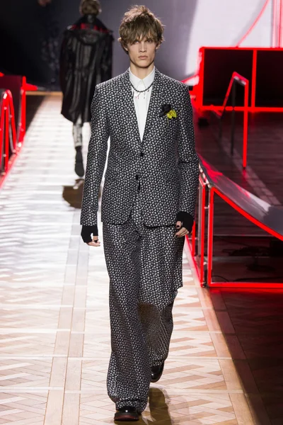 Look 49